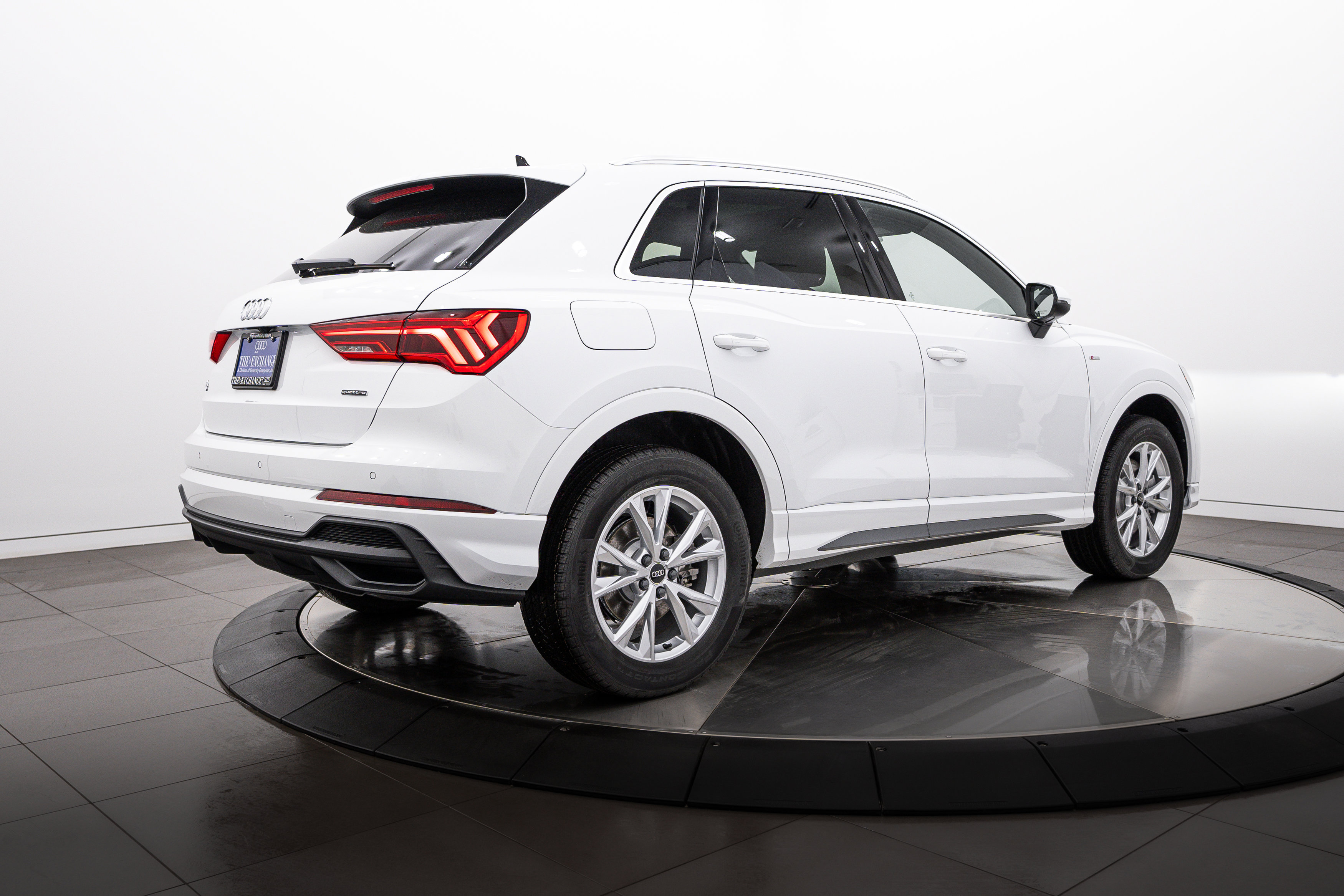 2025 Audi Q3 S line Premium photo 4