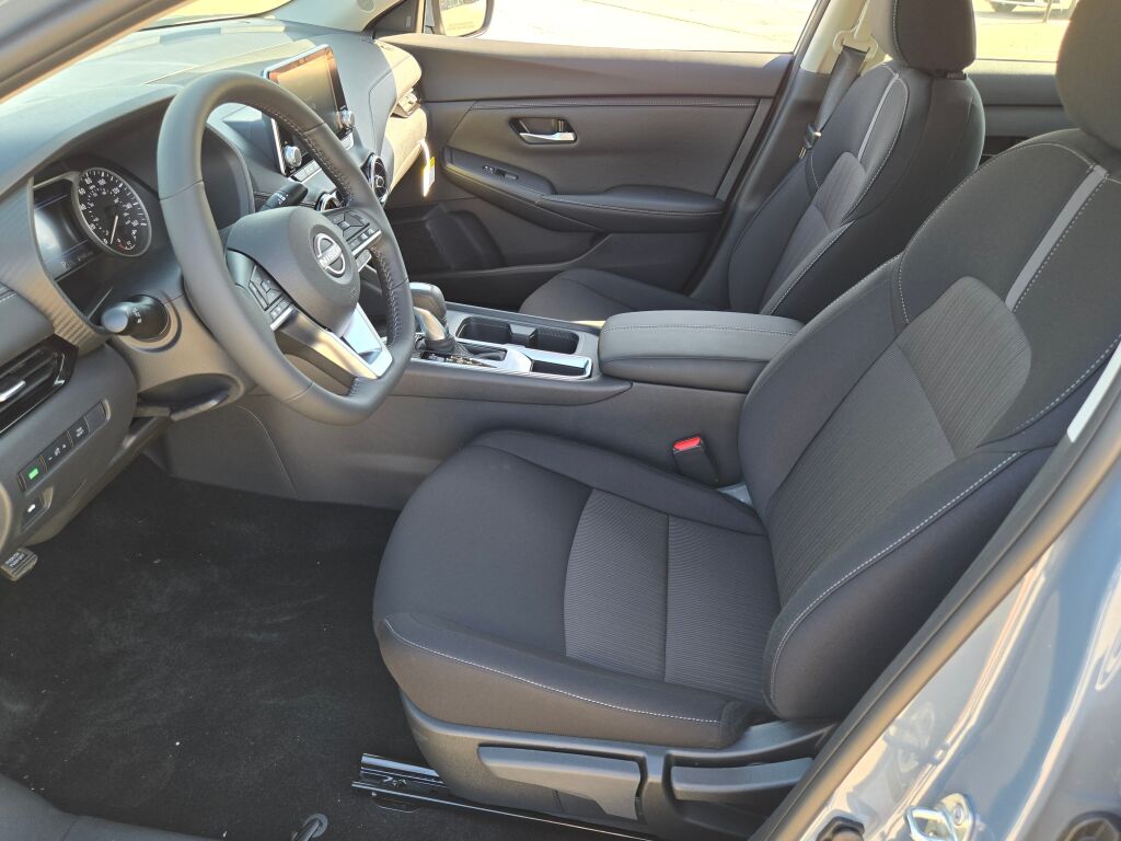 2025 Nissan Sentra SV photo 13
