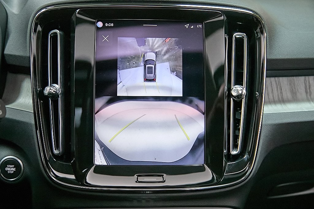 2026 VOLVO XC40 - Image 29