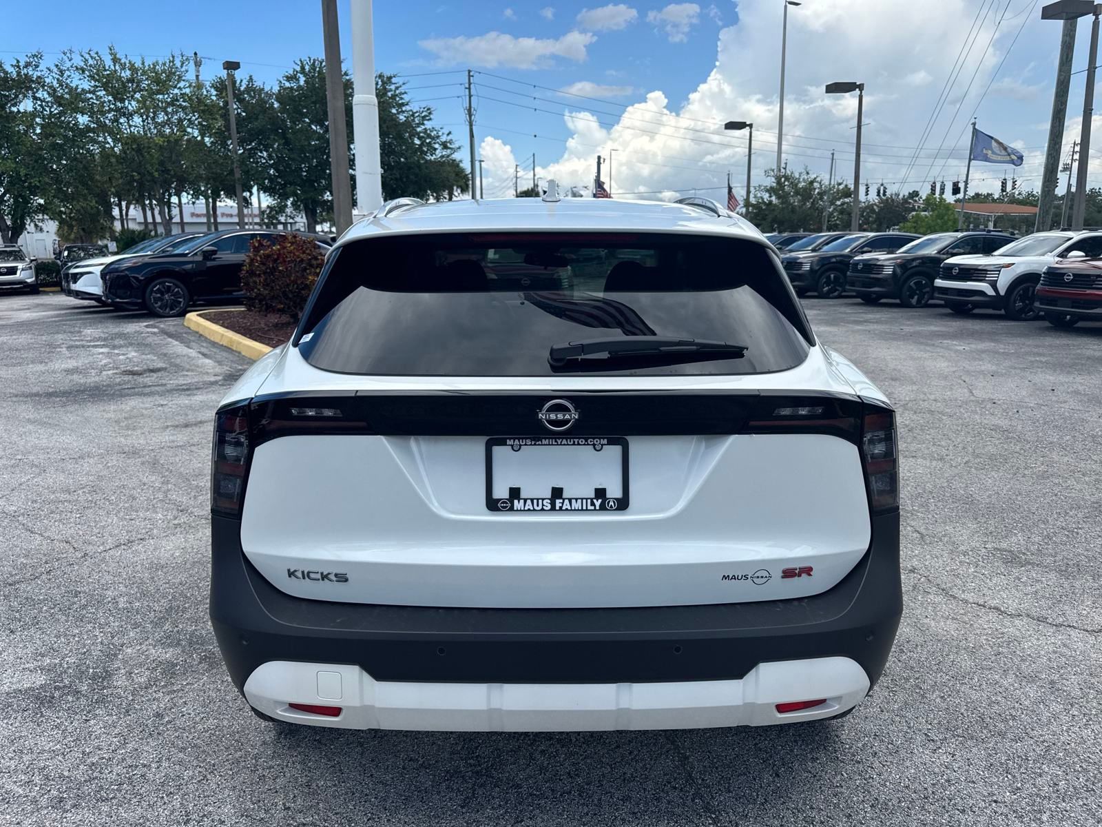 2025 Nissan Kicks SR photo 2