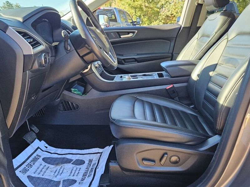 2023 Ford Edge SEL photo 4