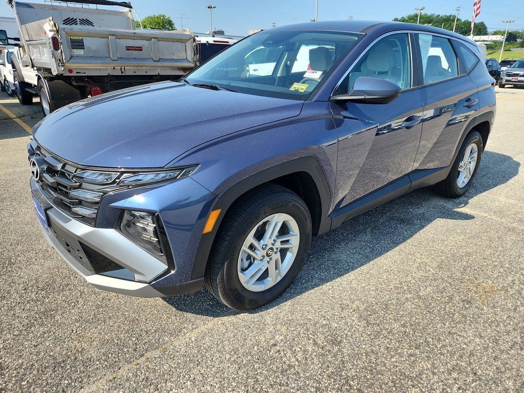 2025 Hyundai Tucson SE photo 3