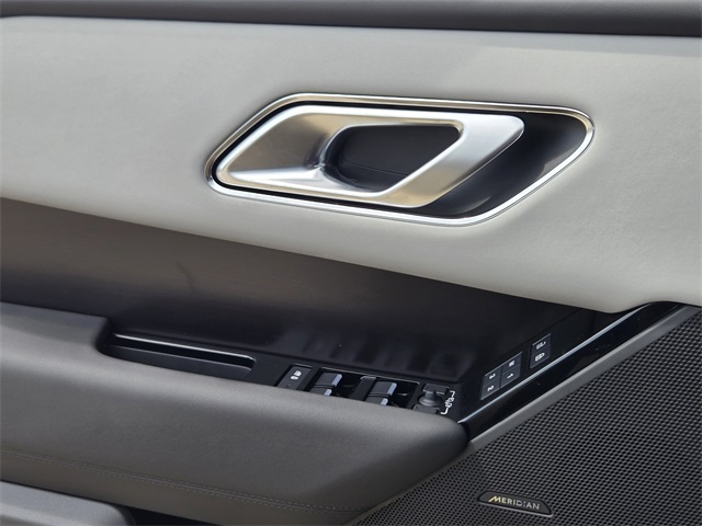 2026 Land Rover Range Rover Velar SE photo 15