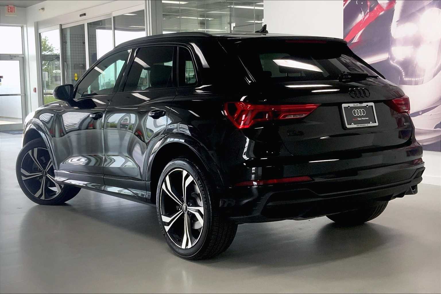 2023 Audi Q3 S line Premium Plus photo 4