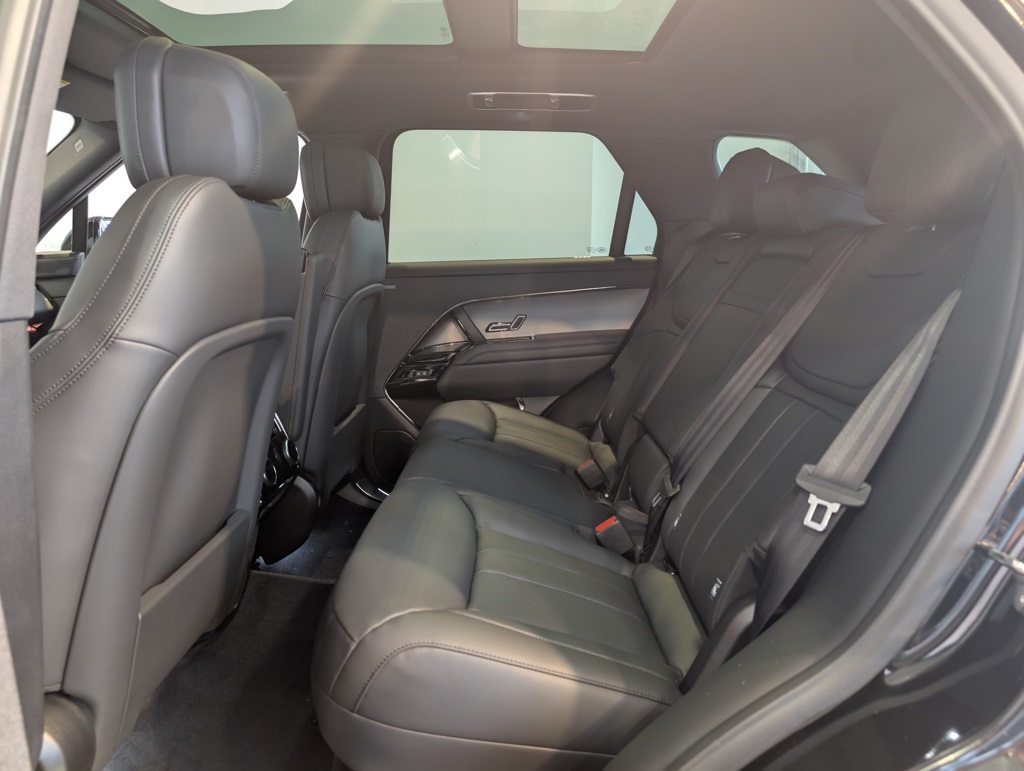 2025 Land Rover Range Rover Sport SE photo 19