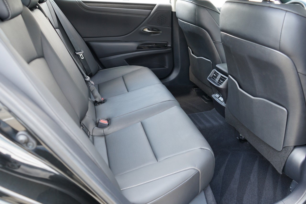 2025 Lexus ES 350 photo 29
