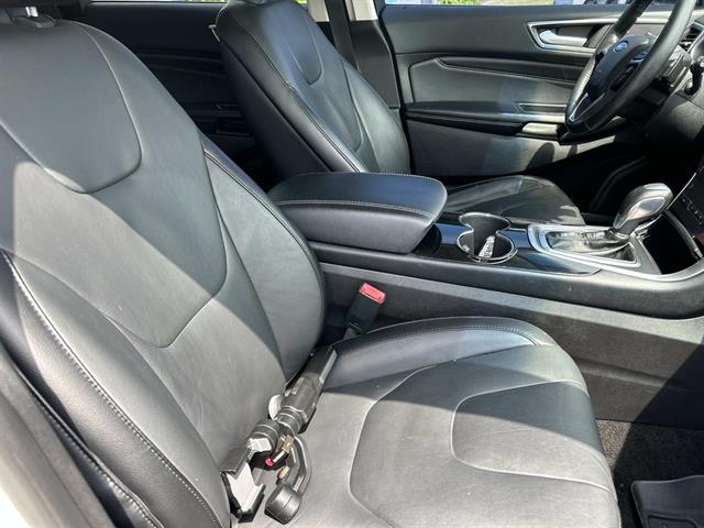 2017 Ford Edge Titanium photo 22