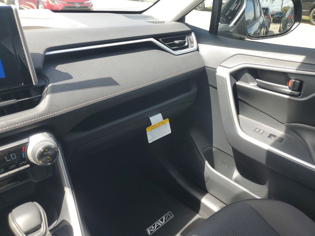 2025 Toyota RAV4 Hybrid LE photo 27
