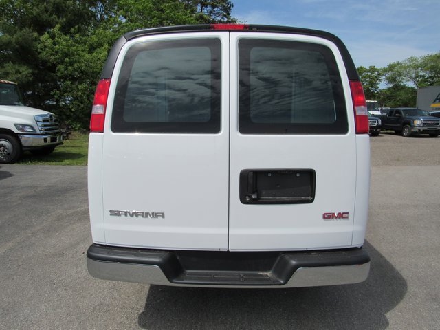 2025 Gmc Savana Cargo 2500 photo 3