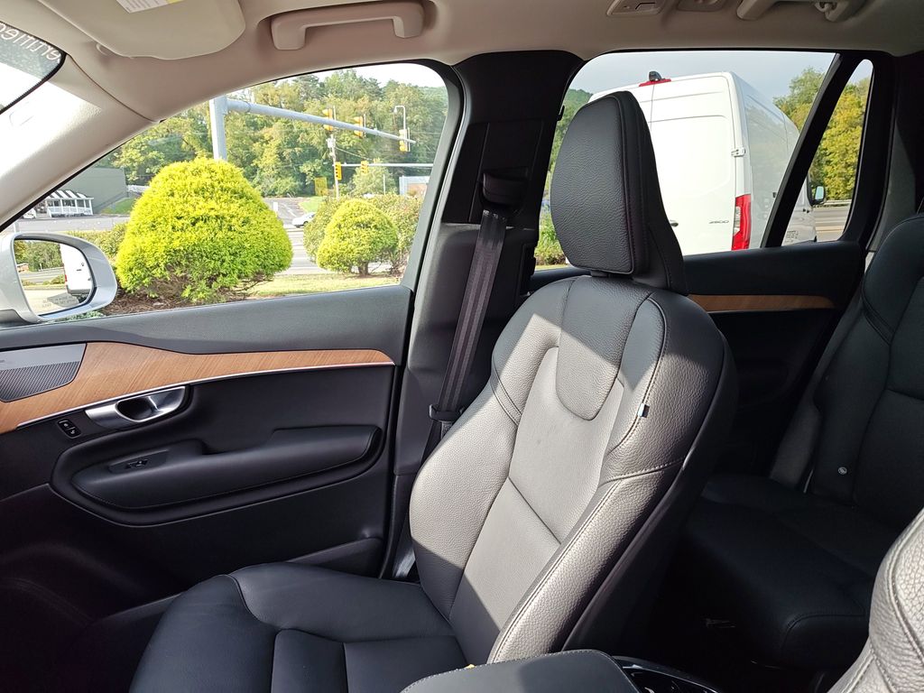 2024 Volvo XC90 Plus photo 27