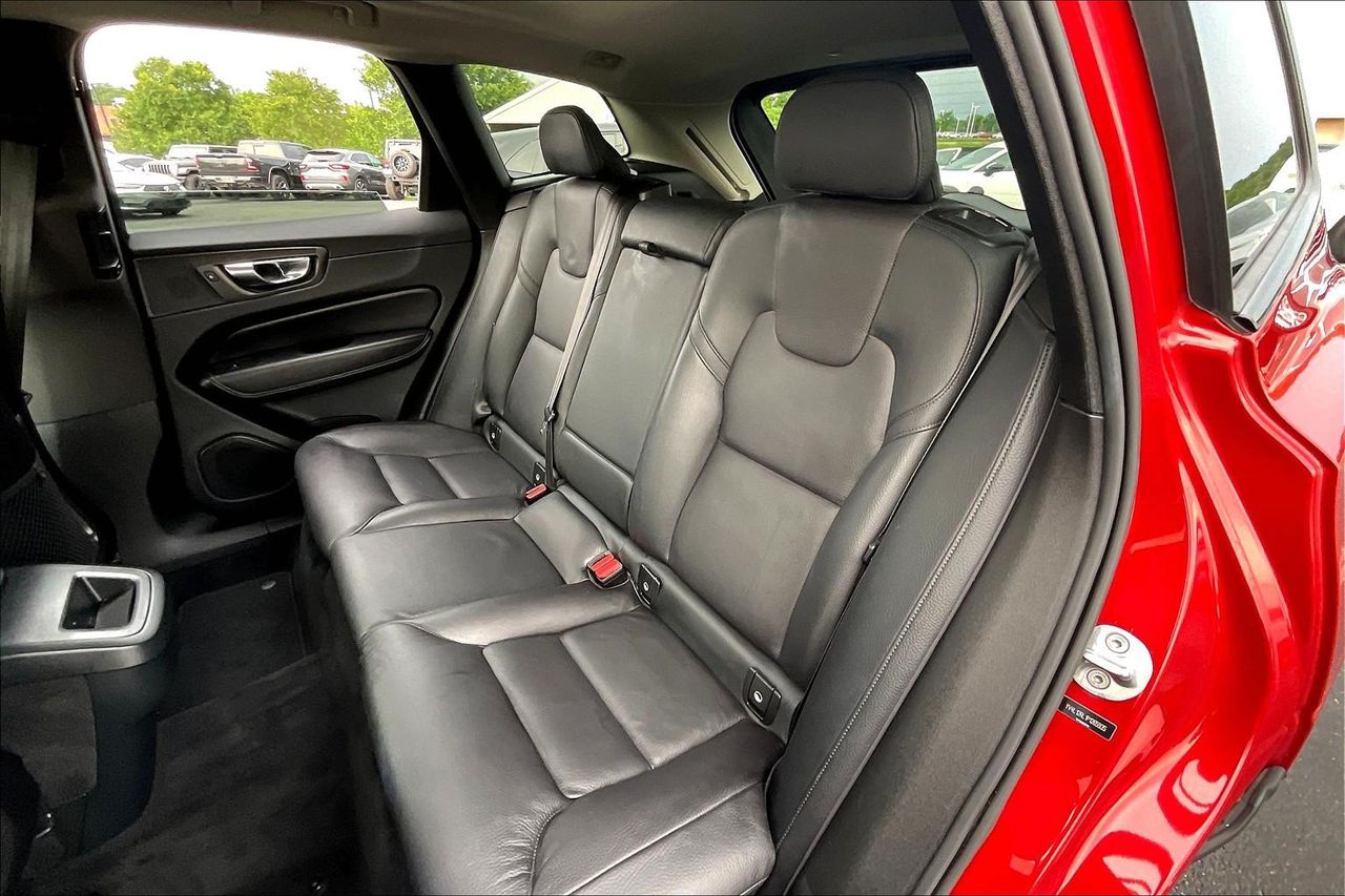 2023 Volvo XC60 B5 Plus photo 20