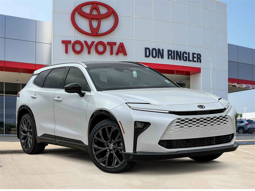 2025 Toyota Crown Signia Limited's photo