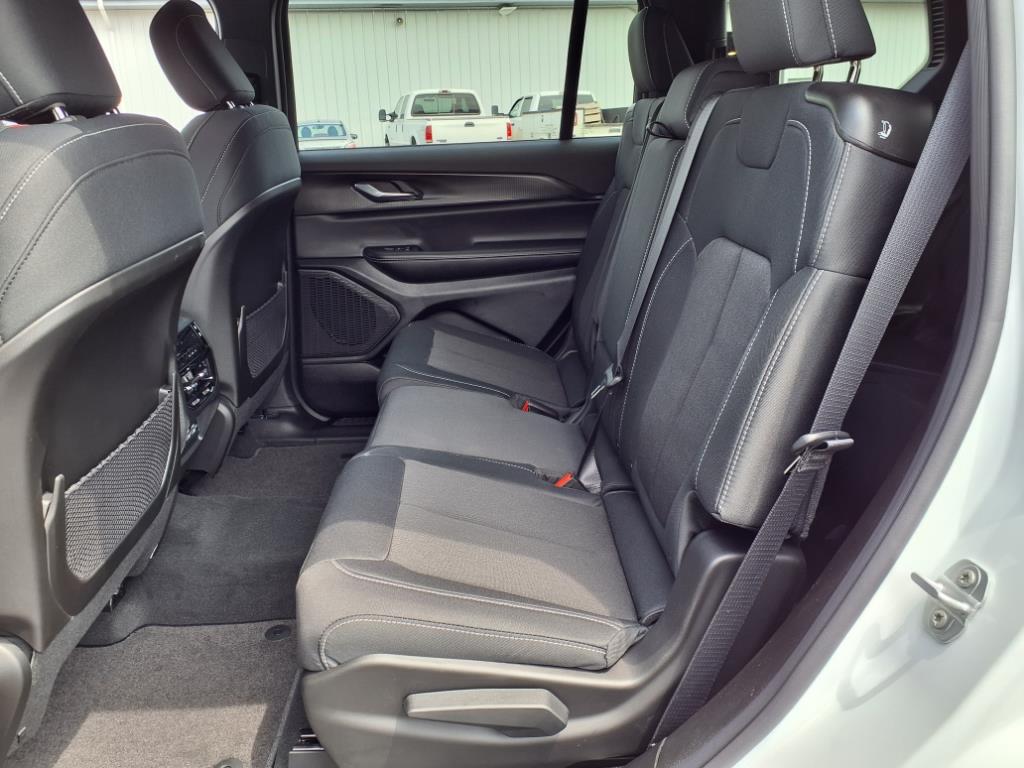 2025 Jeep Grand Cherokee Laredo X photo 5