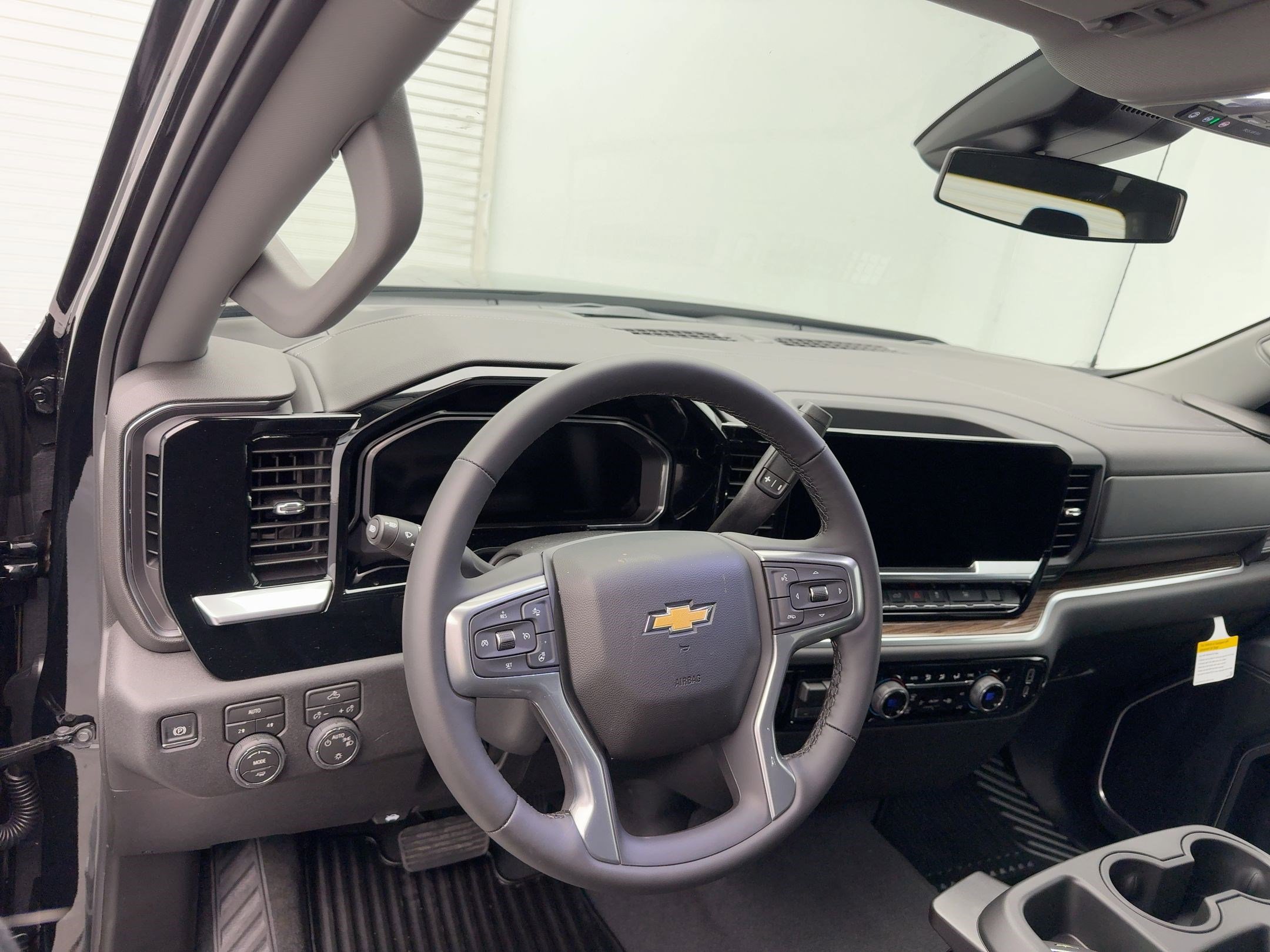 2026 Chevrolet Silverado 1500 LT photo 4