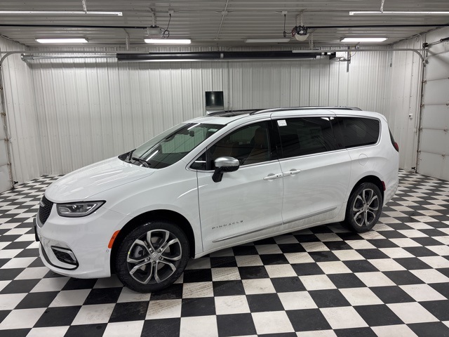 2026 Chrysler Pacifica Pinnacle's photo