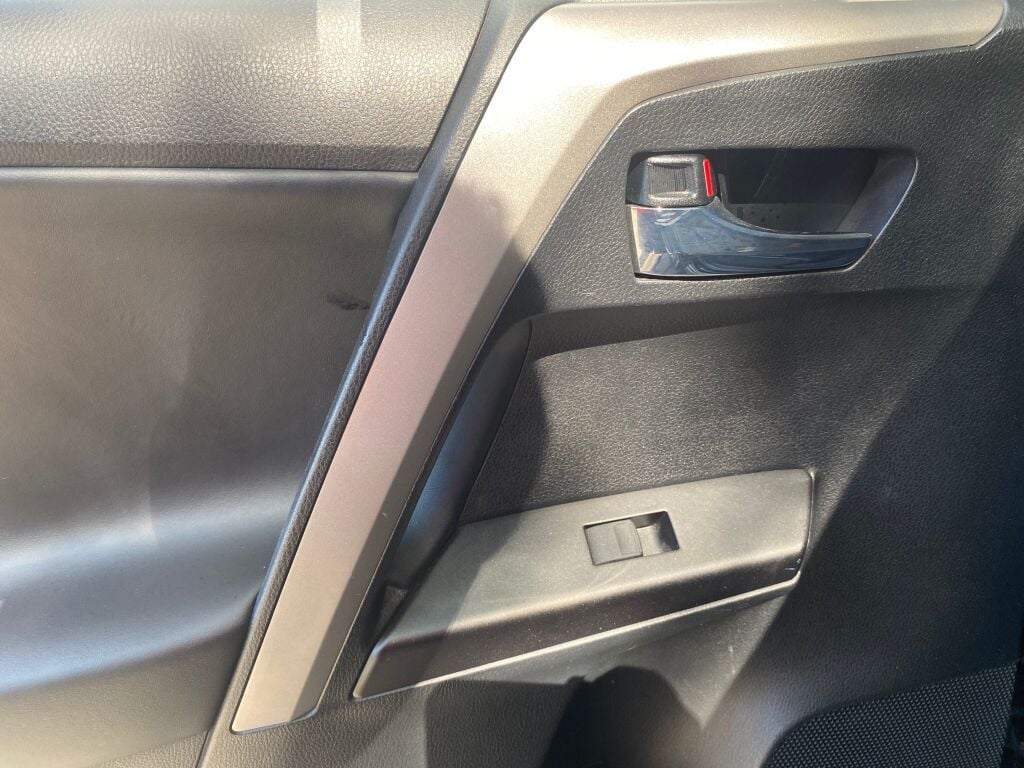2018 Toyota RAV4 XLE photo 17