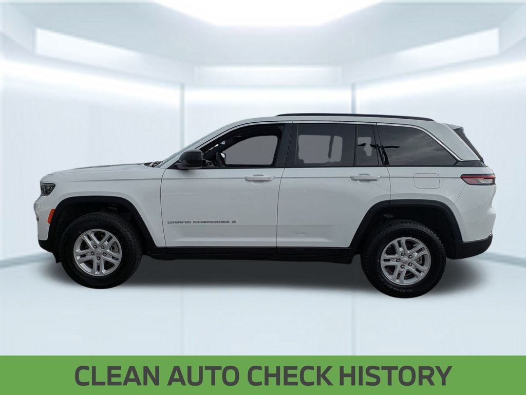 2024 Jeep Grand Cherokee Laredo photo 2