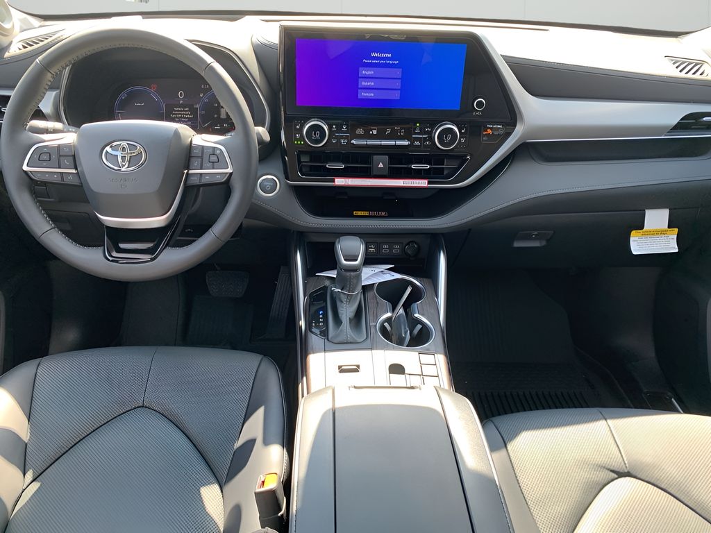 2025 Toyota Highlander Platinum photo 14