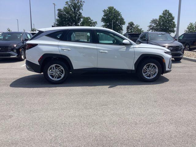 2025 Hyundai Tucson SE photo 4