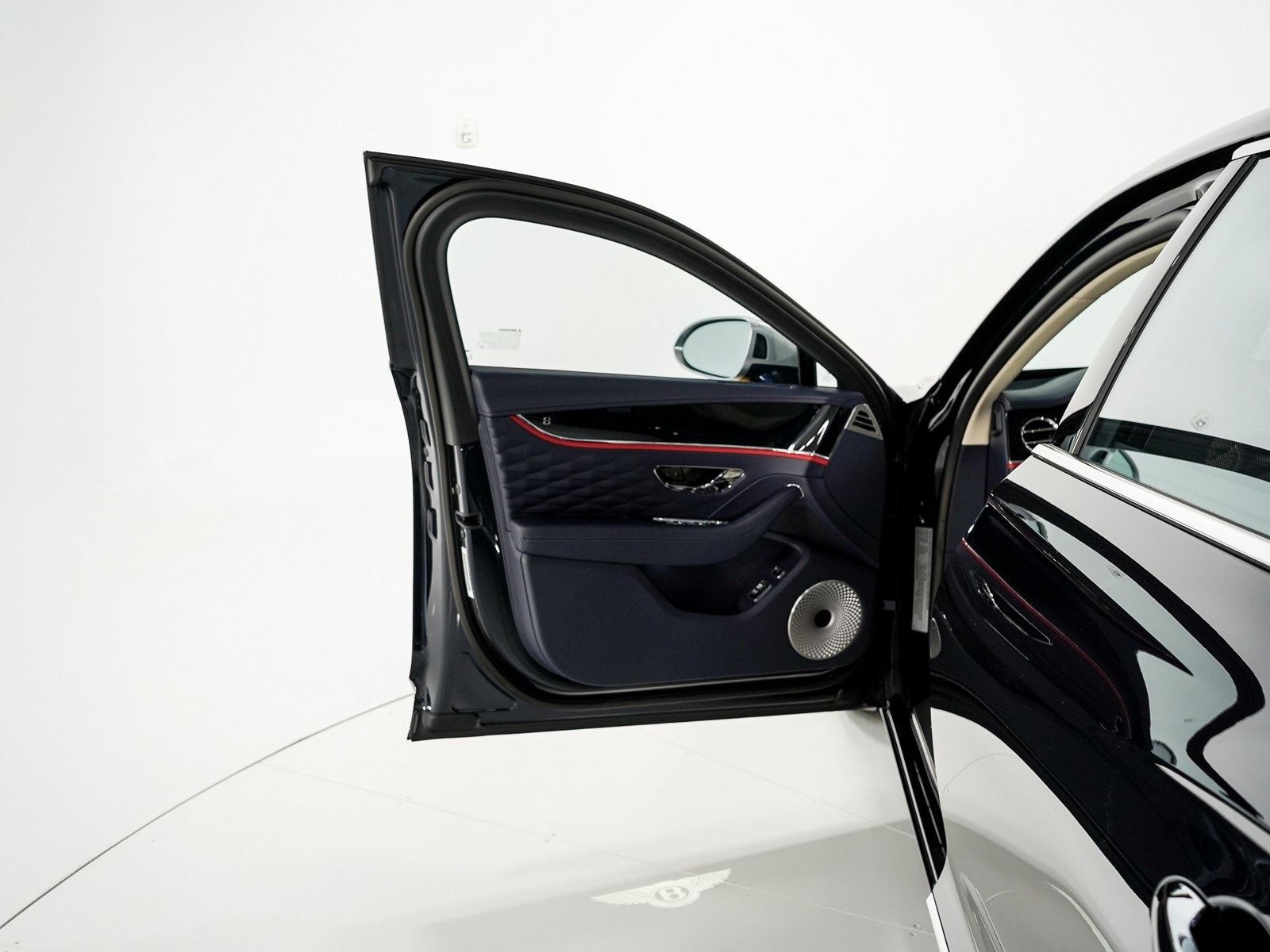 2024 Bentley Flying Spur Mulliner V8 photo 9