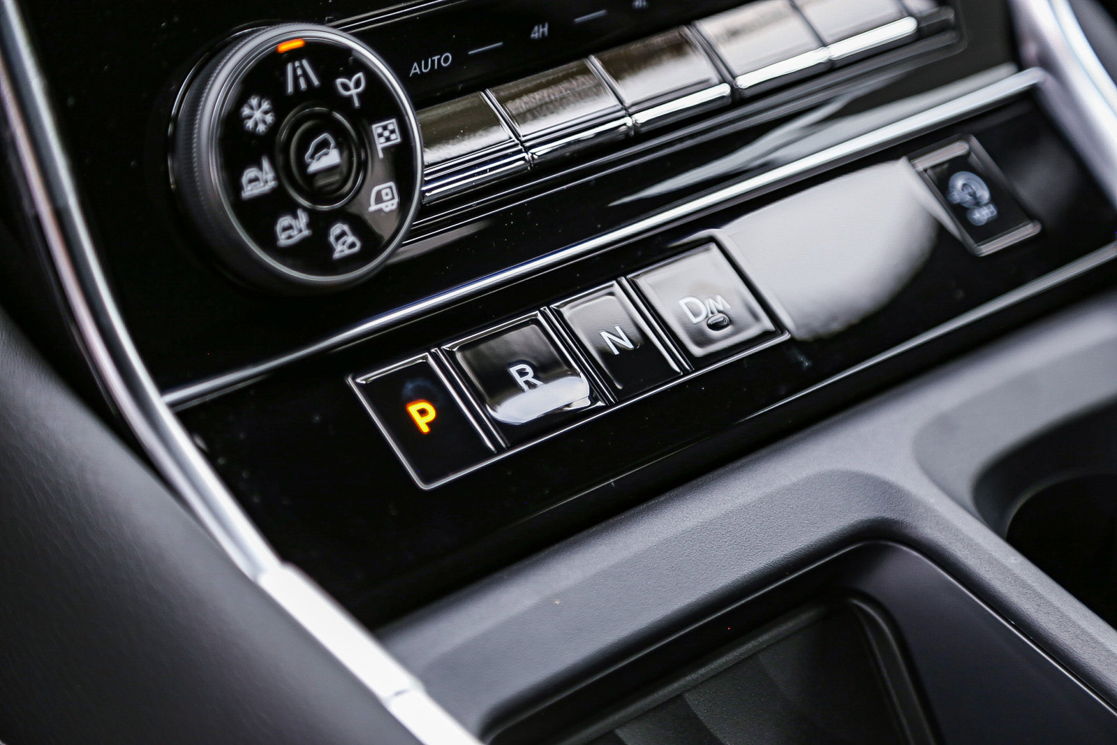 2025 Nissan Armada SL photo 20