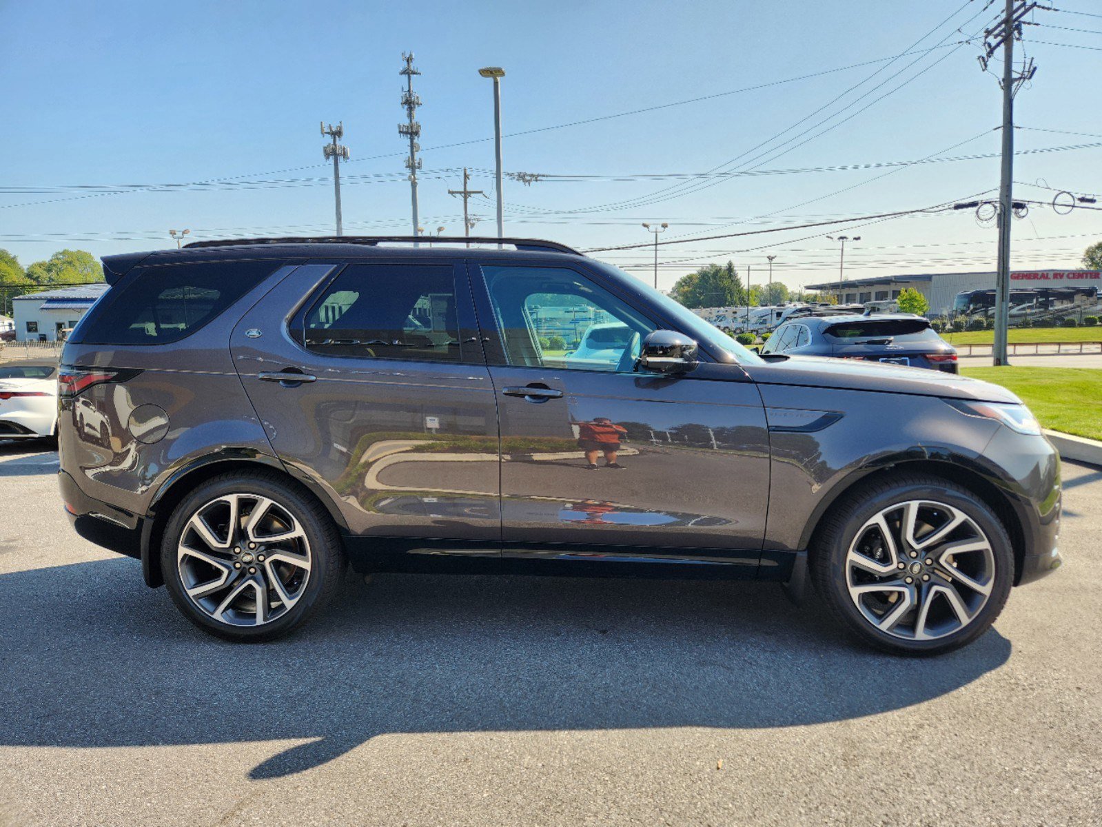 2024 Land Rover Discovery Metropolitan Edition photo 6