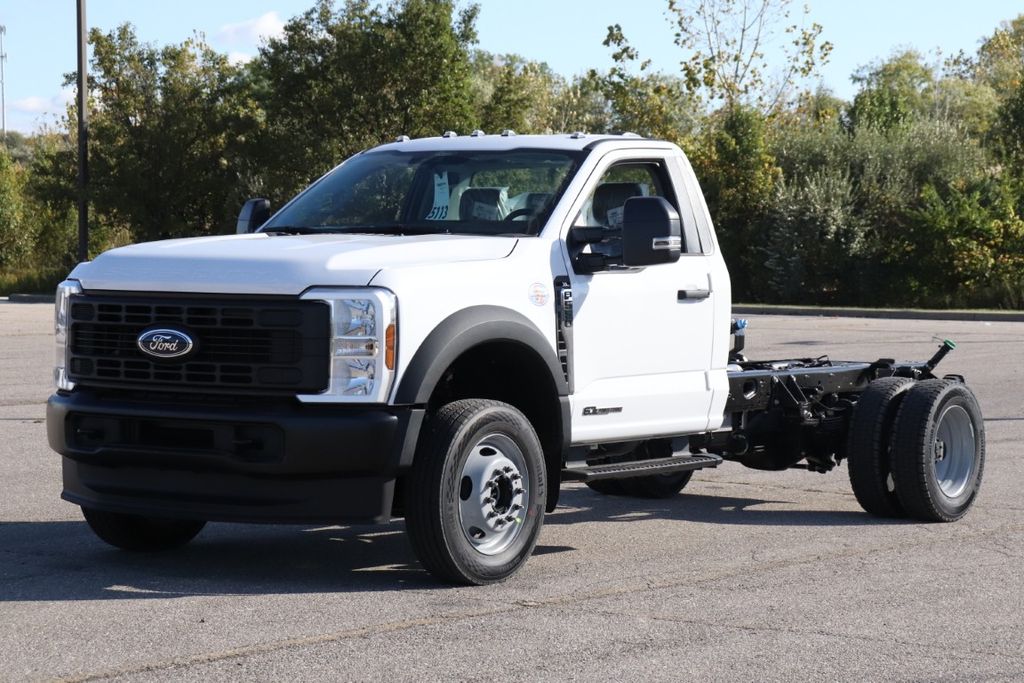 2026 Ford F-550 photo 3