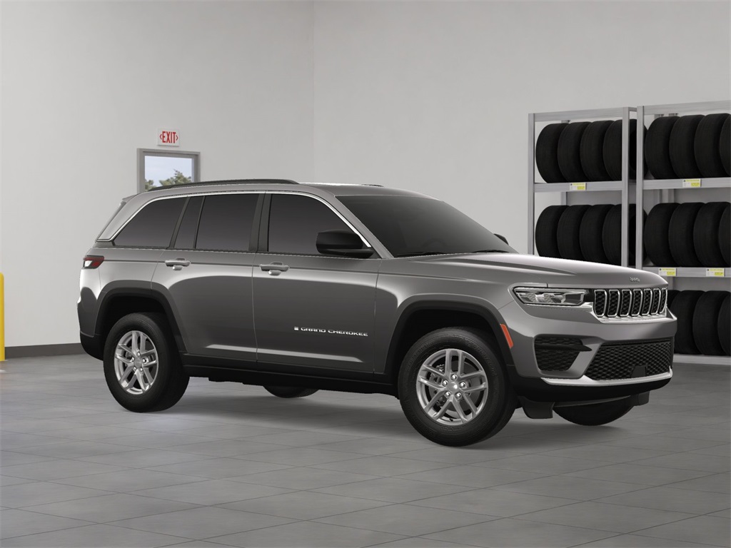 2025 Jeep Grand Cherokee Laredo photo 18
