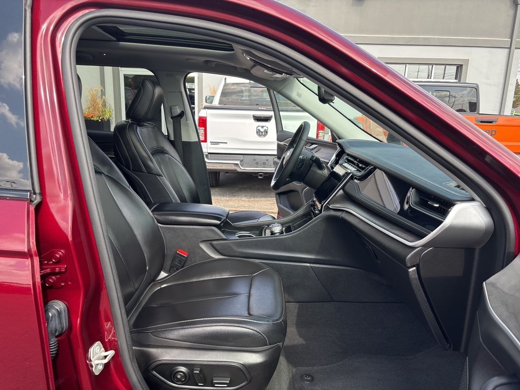 2023 Jeep Cherokee Base photo 11