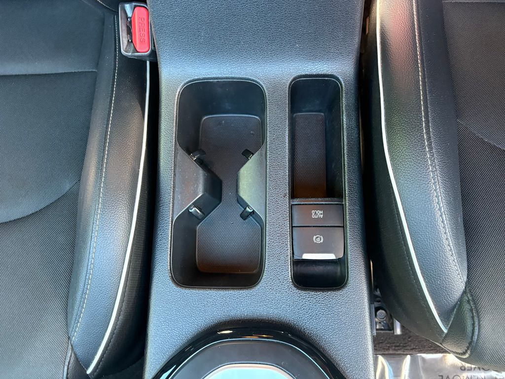 2024 Kia Forte GT-Line photo 21