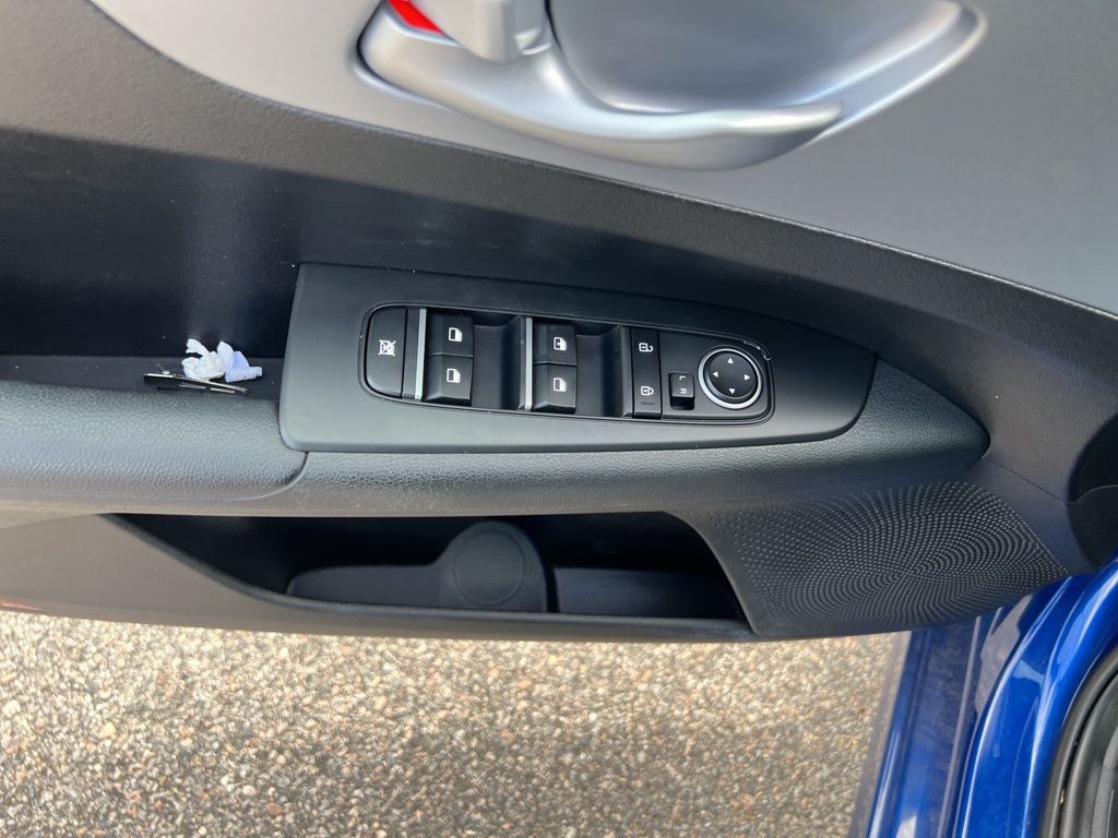 2023 Kia Forte LXS photo 17