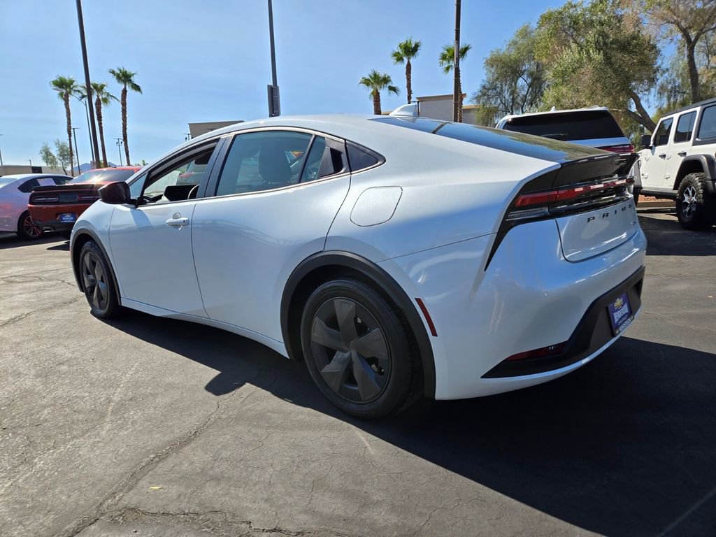 2024 Toyota Prius LE photo 4