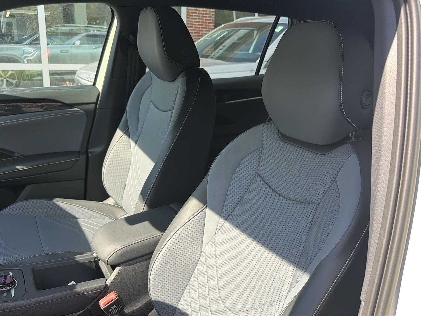 2025 Volkswagen Tiguan SE R-Line Black photo 9
