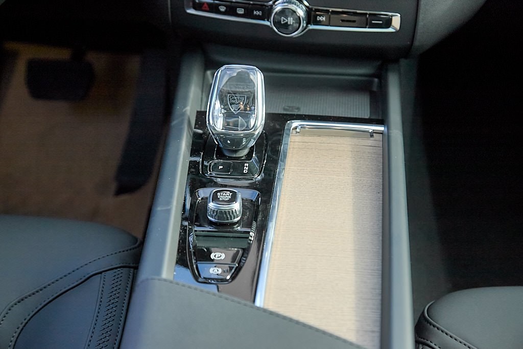 2026 VOLVO XC60 - Image 27