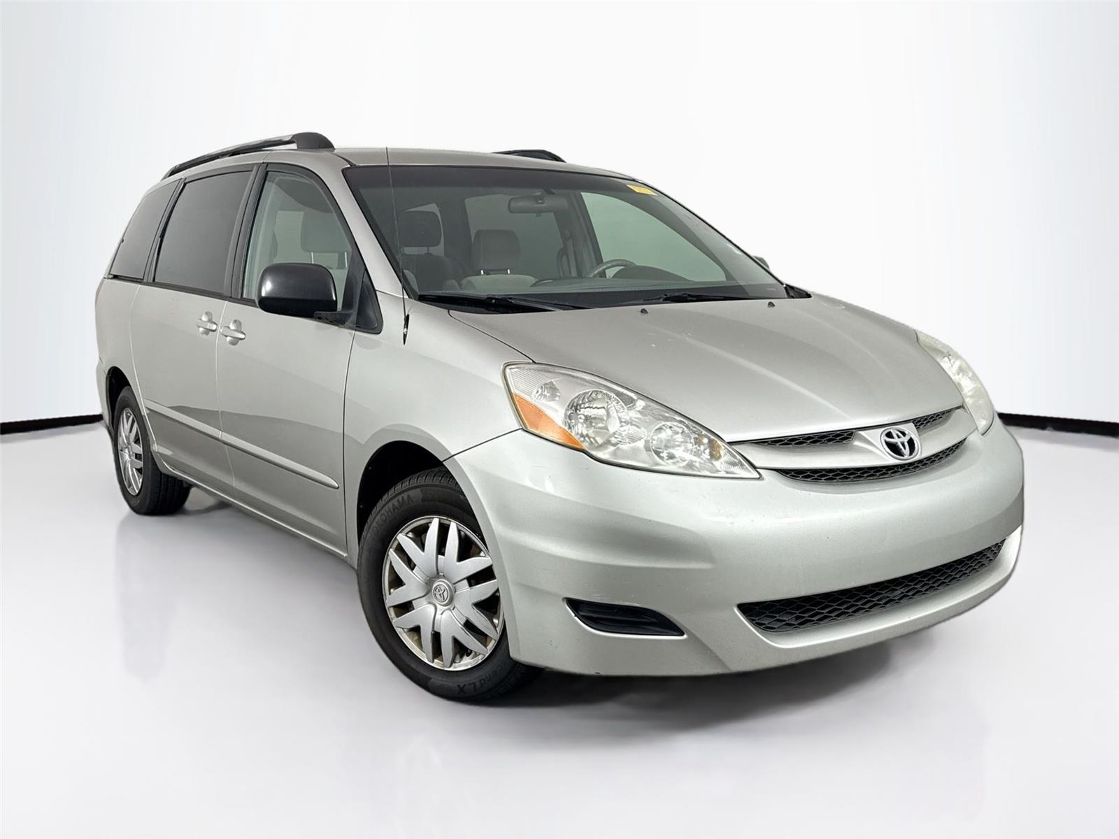 2008 Toyota Sienna LE photo 3