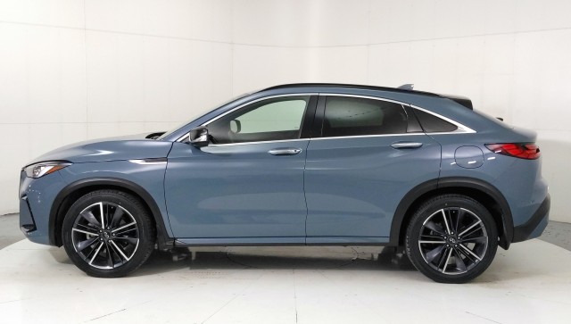 Used 2023  INFINITI LUXE image 2