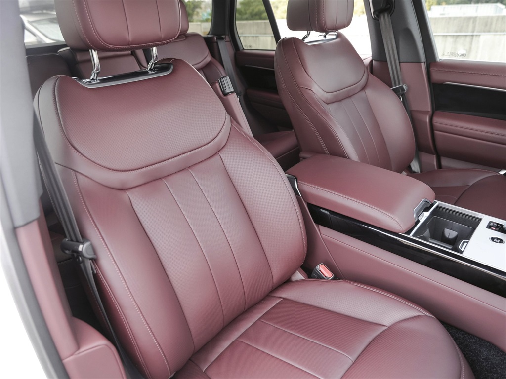 2025 Land Rover Range Rover SE photo 30