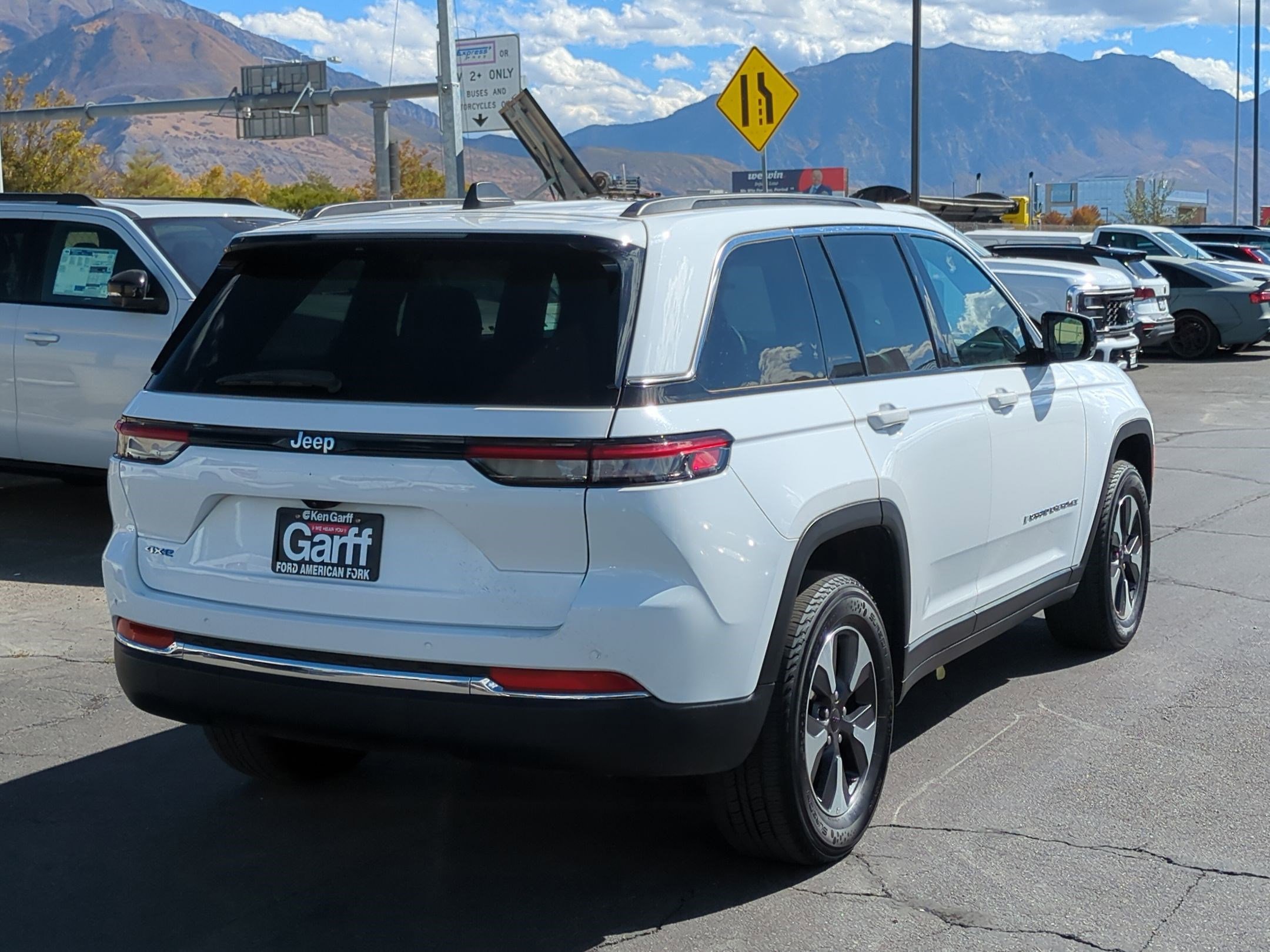 2024 Jeep Cherokee Limited 4xe photo 3