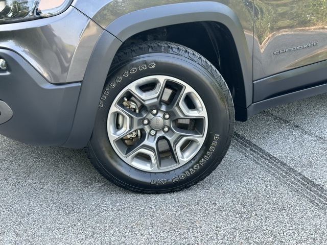 Used 2020 Jeep Cherokee Trailhawk with VIN 1C4PJMBX0LD631454 for sale in Crown Point, IN