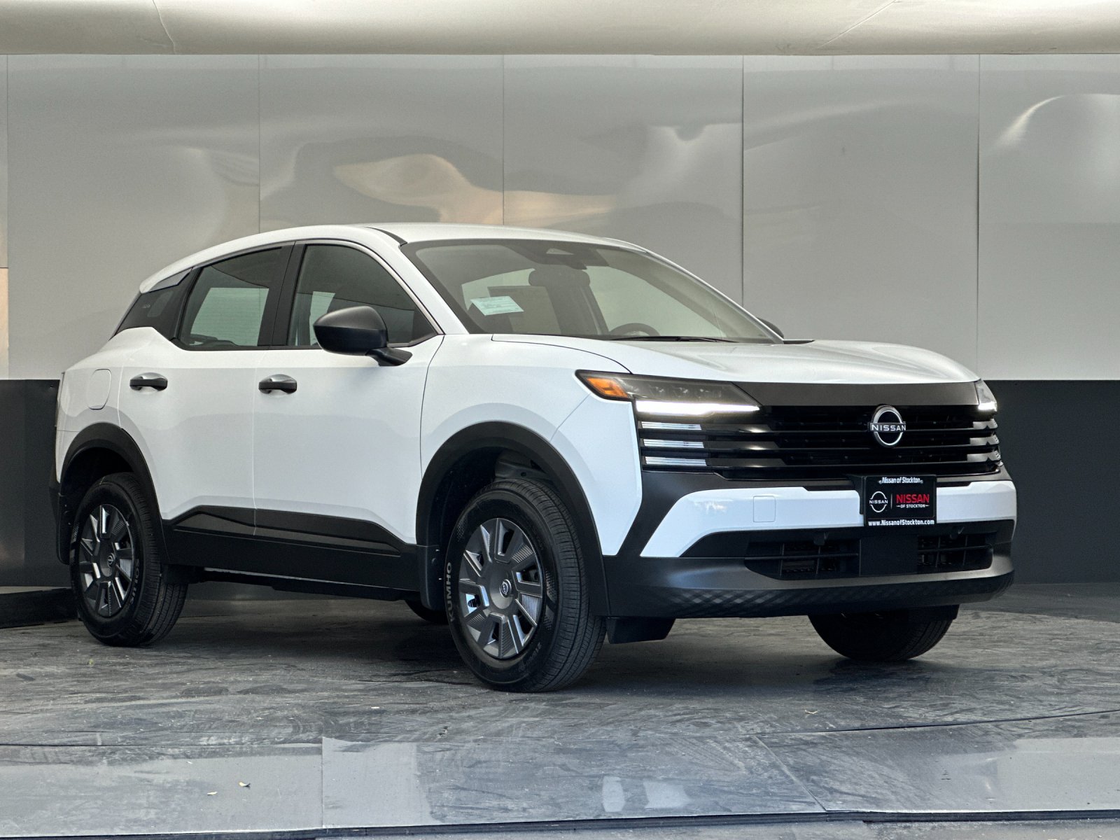 2026 Nissan KICKS S's photo