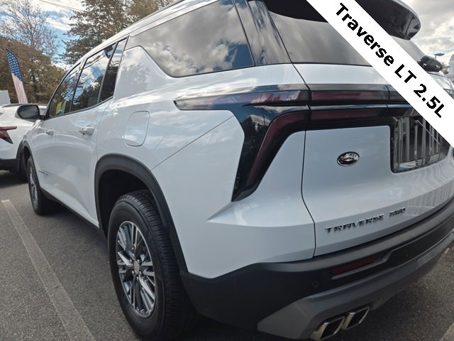 2025 Chevrolet Traverse photo 9