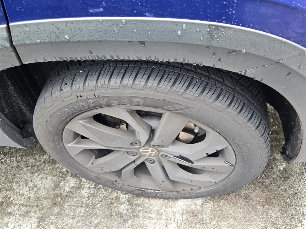 2022 Volkswagen Taos SE photo 3