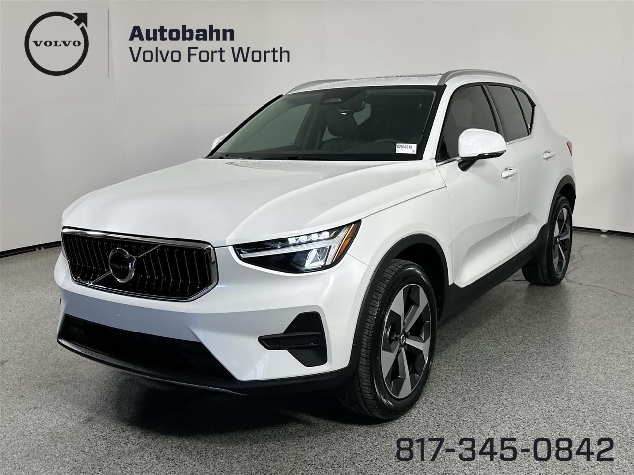2025 Volvo XC40