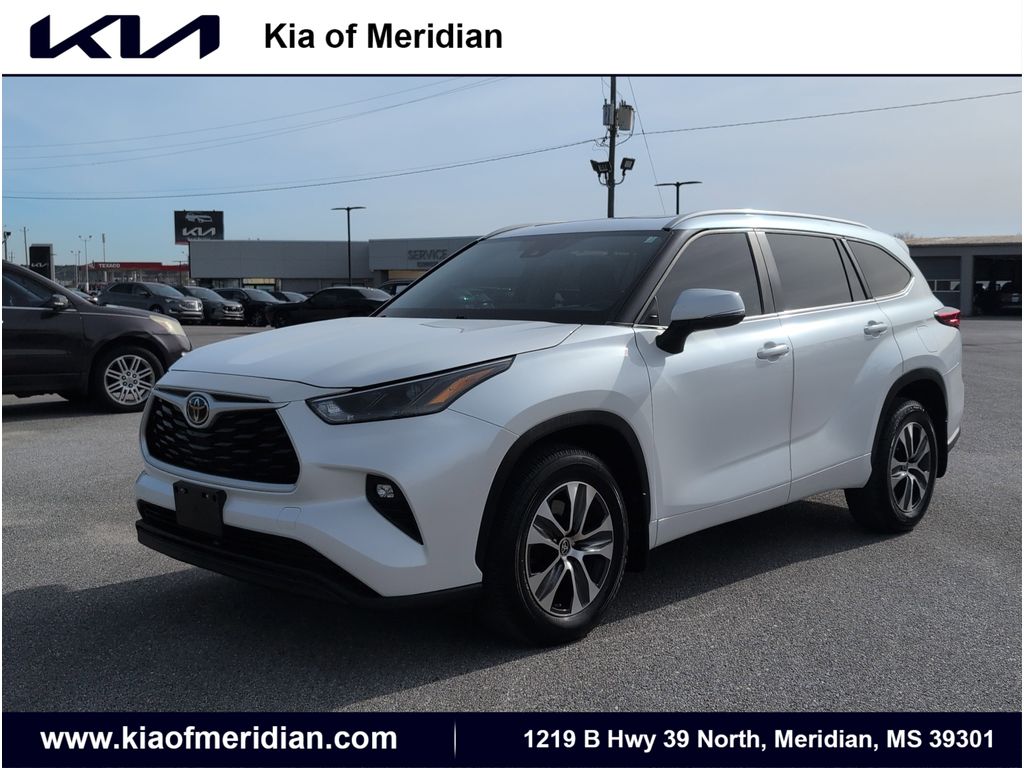 2023 Toyota Highlander XLE's photo