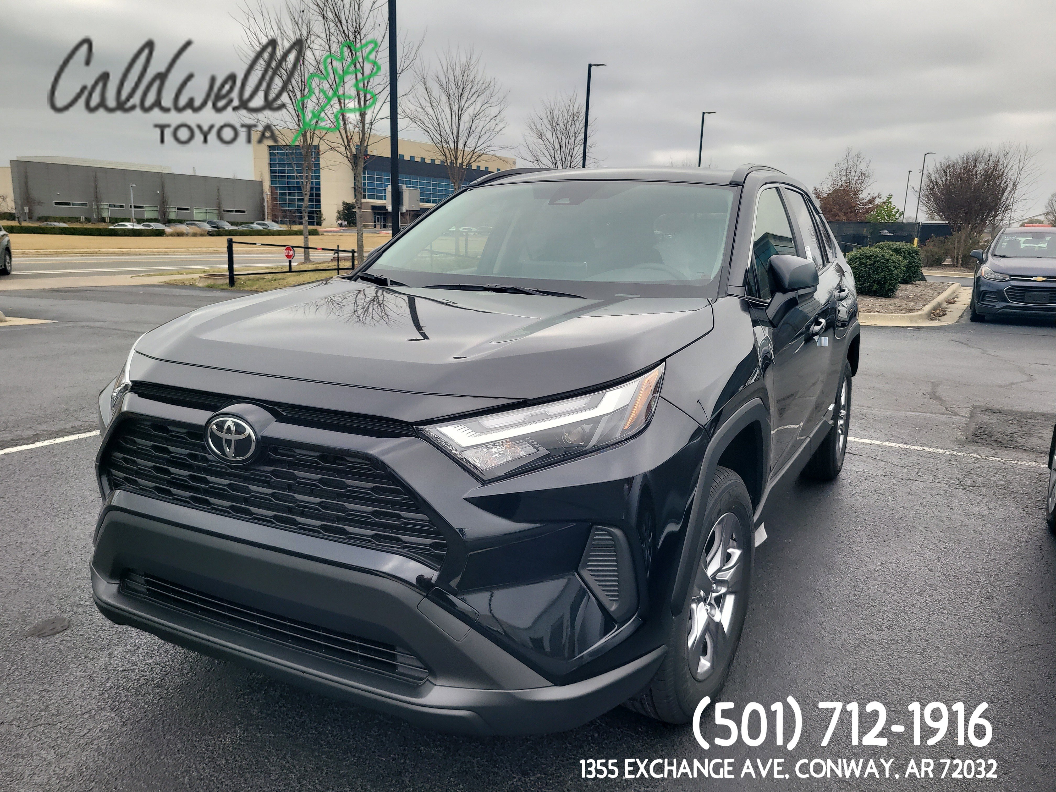 2025 Toyota RAV4 LE's photo