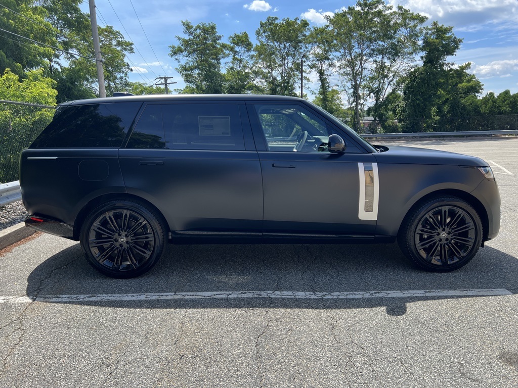 2024 Land Rover Range Rover SV photo 4