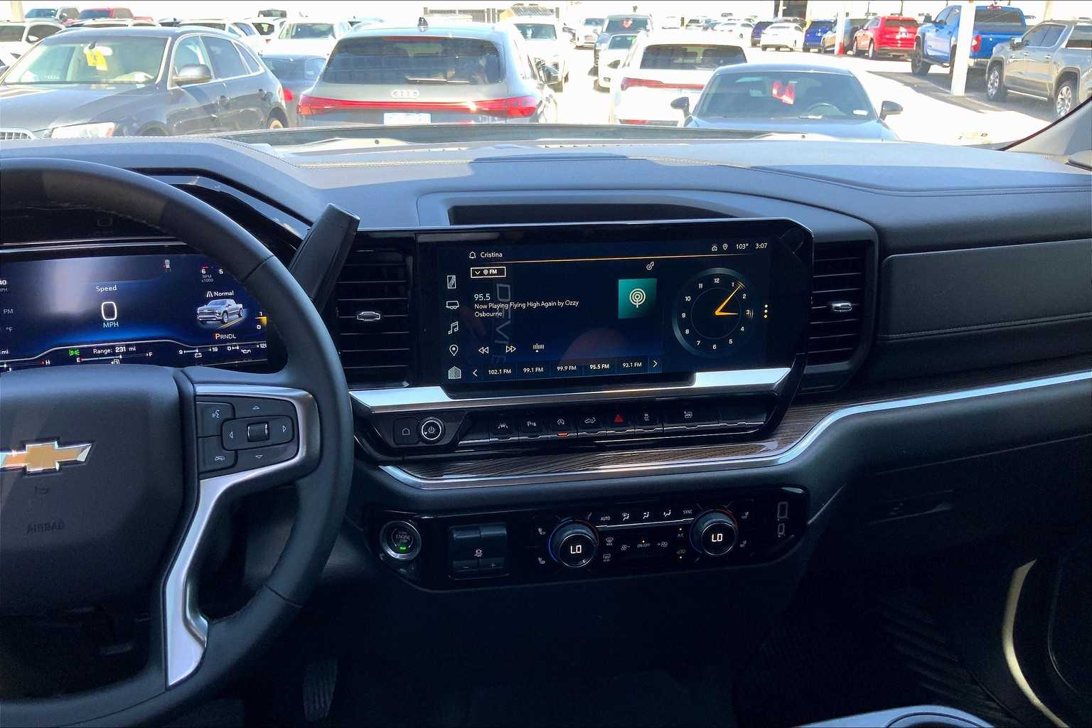 2023 Chevrolet Silverado 1500 LT photo 4