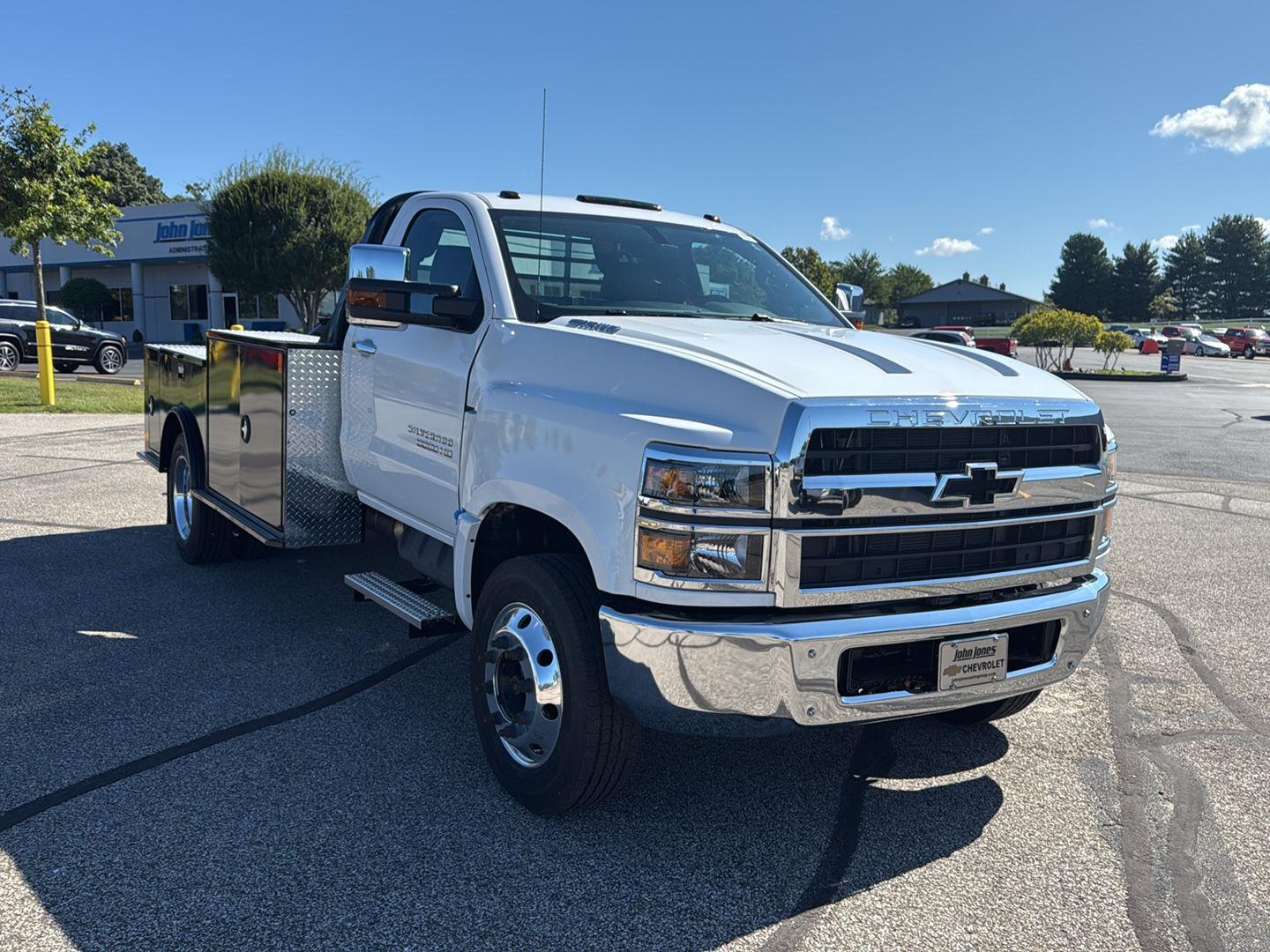 2024 Chevrolet Silverado 5500HD Work Truck photo 3