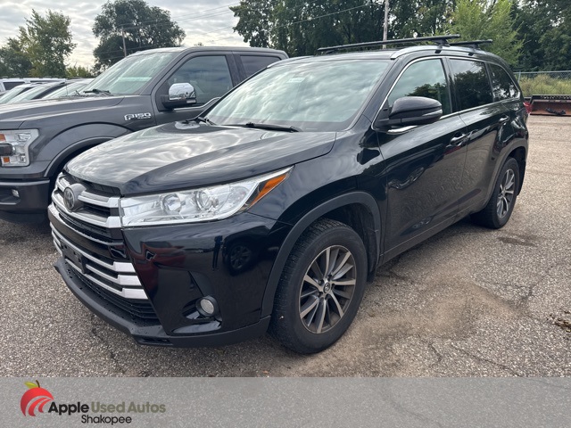 2017 Toyota Highlander XLE photo 2
