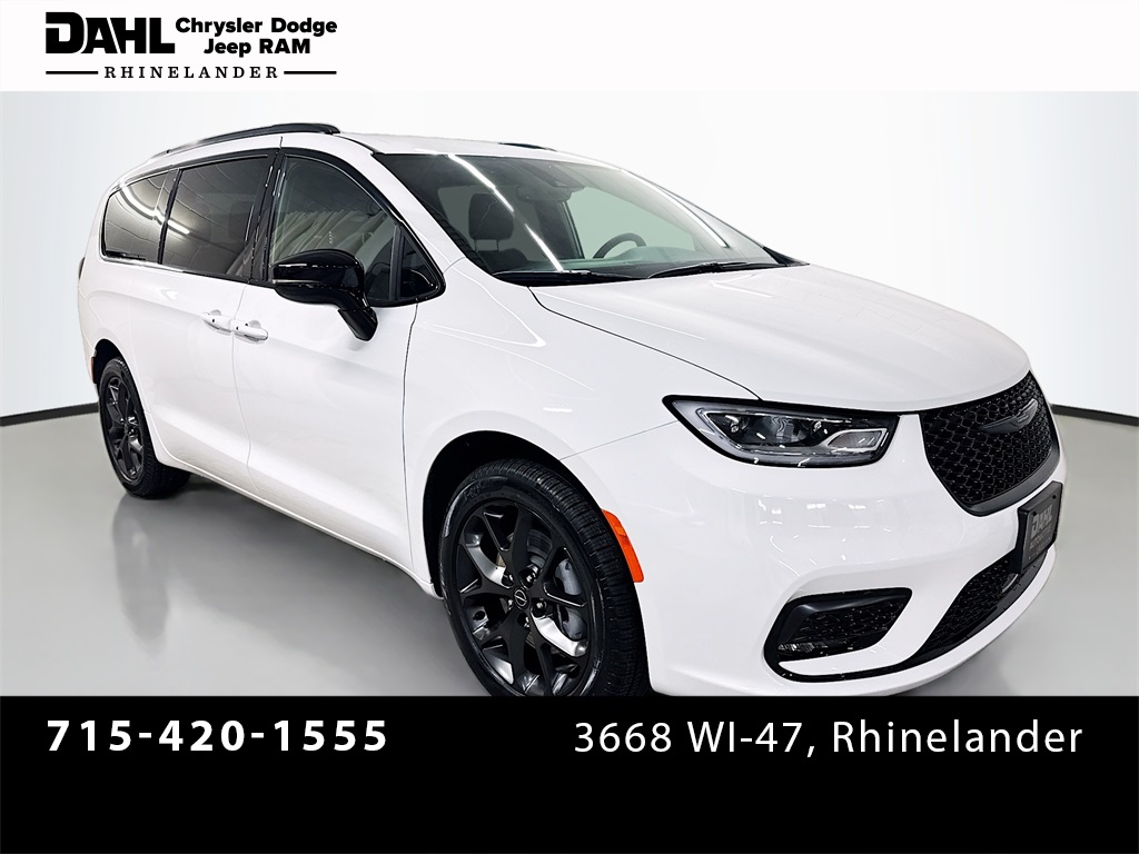 2026 Chrysler Pacifica Select's photo